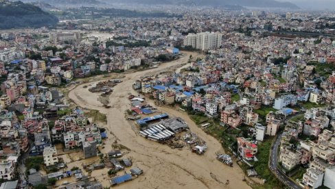 KLIZIŠTA UBILA NAJMANJE 148 LJUDI: Monsun u Nepalu uništio delove države