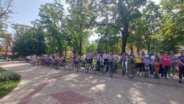 ВРАЊЕ ДАЈЕ ПЕДАЛУ РАКУ: Вожња бицикала у знак подршке људима који се боре