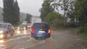 SNAŽNO NEVREME U TREBINJU: Poplavljene ulice u centru grada