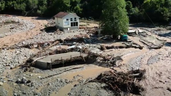 ВЕЛИКЕ ПОПЛАВЕ У БиХ, ДЕСЕТИНЕ ОСОБА СЕ ВОДЕ КАО НЕСТАЛЕ: Одлажу се локални избори у неколико места; Расте број мртвих (ФОТО/ВИДЕО)