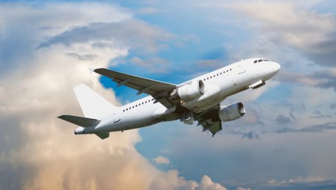 BUKNUO POŽAR PRILIKOM SLETANJA AVIONA IZ TURSKE: Pilot odmah reagovao
