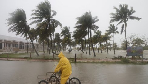 NEVEROVATNO: Uragan doveo do eksplozije tornada, ove brojke Florida ne pamti (VIDEO)