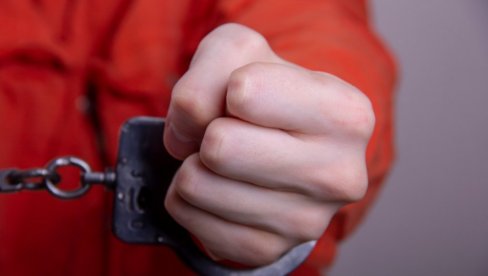 ФАЛСИФИКОВАЛИ НОВАЦ ДА БИ КУПОВАЛИ ЗЛАТНЕ ПОЛУГЕ: Разбијен велики ланац финансијских превара у Европи - Ухапшени Срби