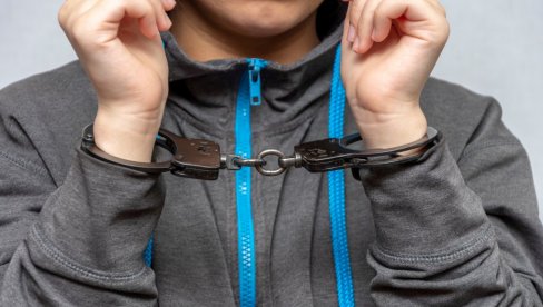 ИЗ ЦВЕЋАРЕ ОДНЕО НОВАЦ: Одређен притвор А.И. (27) из Бечеја осумњиченом за две тешке крађе