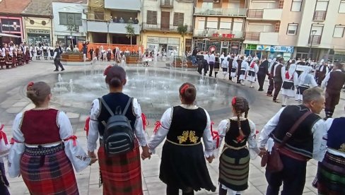 SUSRETI VETERANA FOLKLORA: Okupilo se gotovo 500 učesnika