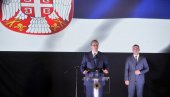 VUČIĆ NA PROSLAVI DANA BIA: Predsednik dobio važan poklon - Za nas je samo put Srbije dobar put, to je naša samostalnost (VIDEO)