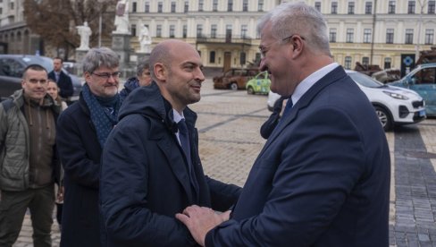 FRANCUSKI MINISTAR SPOLJNIH POSLOVA U KIJEVU: Razgovaraće i o kidnapovanoj ukrajinskoj deci (FOTO)