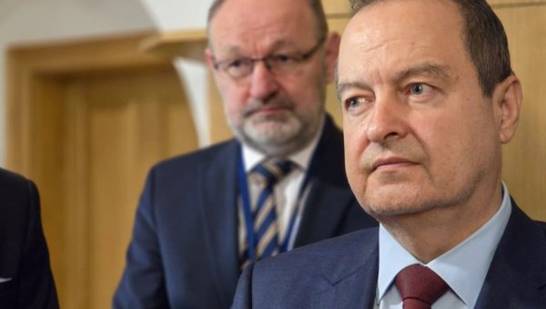 ДАЧИЋ НА АПАРАТИМА: Има обострану упалу плућа