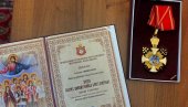 ПОСАО КОЈИМ СЕ БАВИМ НИКАДА НИСАМ РАДИО ЗБОГ ЗВАНИЧНИХ НАГРАДА И ПРИЗНАЊА: Мали добио орден од Епархије шумадијске