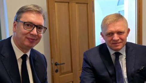 ВУЧИЋ СЕ САСТАО СА ФИЦОМ: Председник у Пекингу разговарао са словачким премијером