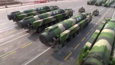 КРАЈ ЕРЕ НОСАЧА АВИОНА? Кинеске ДФ-21Д и ДФ-26Б ракете претварају америчку поморску моћ у рањиву мету (ВИДЕО) КРАЈ ЕРЕ НОСАЧА АВИОНА? Кинеске ДФ-21Д и ДФ-26Б ракете претварају америчку поморску моћ у рањиву мету (ВИДЕО)