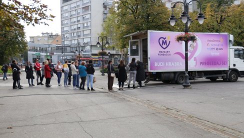 МЕСЕЦ БОРБЕ ПРОТИВ РАКА ДОЈКЕ – Караван „Буди храбра, прегледај се“ стигао у Зајечар