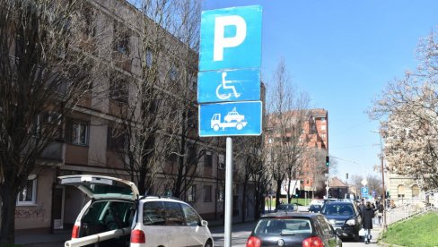 VOZAČI, ČUVAJTE SE PREVARANATA: Lažna naplata parkinga, na automobile kače nevažeće uplatnice (FOTO)