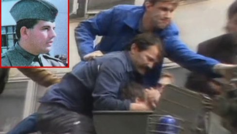 PSUJU I VREĐAJU UBIJENOG VOJNIKA I ĆIRILICU: Branitelji i Torcida protiv obeležja Makedoncu, kog su 1991. usmrtili Hrvati (FOTO/VIDEO)