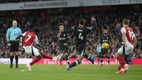 PREMIJER LIGA U PUNOM SJAJU! Mančester siti izgubio, Arsenal na vrhu, a Srbi na drugom mestu - uz gol iz kornera! (VIDEO) PREMIJER LIGA U PUNOM SJAJU! Mančester siti izgubio, Arsenal na vrhu, a Srbi na drugom mestu - uz gol iz kornera! (VIDEO)