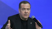 USPAVAJTE VAŠE KUČE! Medvedev posavetovao Evropu o slučaju Zelenskog: To je besmisleno - ludi, bolesni pas je opasan