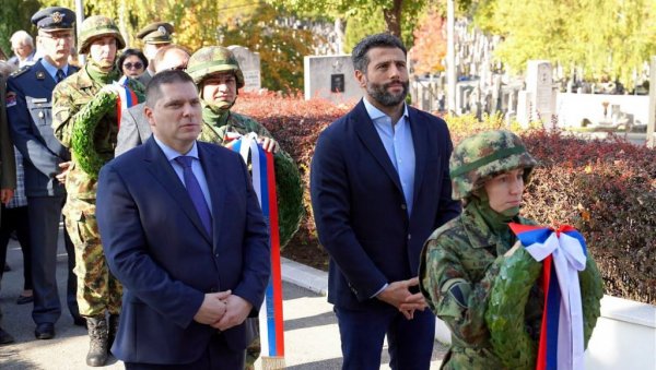 ШАПИЋ И НИКОДИЈЕВИЋ ОДАЛИ ПОЧАСТ ПАЛИМ БОРЦИМА: Положени венци поводом Дана ослобођења Београда у Првом светском рату