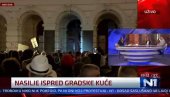 NEMILE SCENE: Uništavaju motkama kamere na Gradskoj kući (VIDEO)