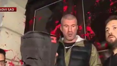 NASRĆE NA LJUDE I URLA NA NJIH: Miša Bačulov podivljao na protestu (VIDEO)