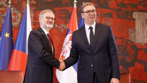 VUČIĆ RAZGOVARA SA FIJALOM: Češki premijer u poseti Srbiji - dočekao ga Vučević (VIDEO)