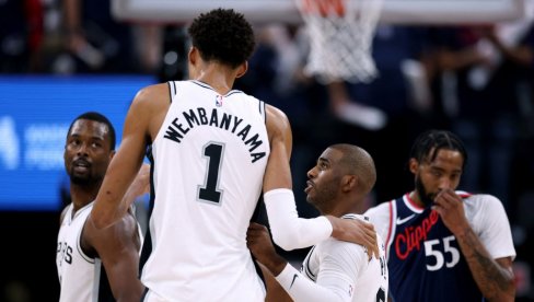 ИЗГУБИО САМ НЕКОГА ДАНАС Уплакани Вембањама изашао пред новинаре након меча (ВИДЕО)