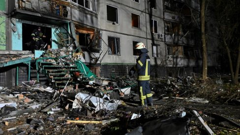 VELIKI UDARI TERMOBARIČNIM BOJEVIM GLAVAMA, BROJE SE MRTVI: Rusija u vazdušnim udarima širom Ukrajine (FOTO/VIDEO)