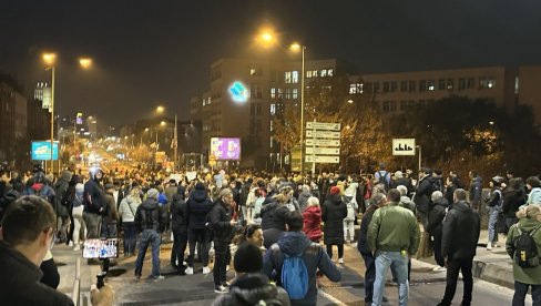 У ТОМЕ СУ УЧЕСТОВАЛИ ЗНАЧАЈНИ ДЕЛОВИ ПОЛИЦИЈЕ Вучић о 15. марту -  Требало је да се обојена револуција заврши насиљем, на најгори начин