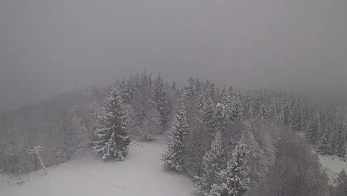 СНЕГ ОКОВАО РЕГИОН: Планински врхови осванули под белим прекривачем (ФОТО)