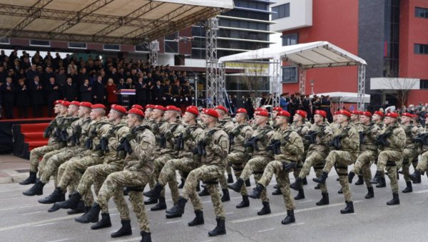 САРАЈЕВО ХИСТЕРИШЕ ЗБОГ ВОЈНОГ РОКА У СРБИЈИ: Бошњачки политичари прете тужбама Додику после најава о служењу у српској војсци