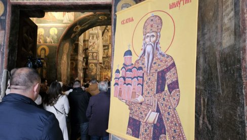 NAŠI HRAMOVI NA KIM DOKAZ DA SU SRBI SVOJI NA SVOME: Liturgijom u manastiru danas proslavljena ktitorska slava Gračanice - Sveti kralj Milutin