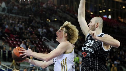 ХАОС У ЖИВОТУ ПОЗНАТОГ КОШАРКАША! Покушао да силује девојку док је у кући било дете ХАОС У ЖИВОТУ ПОЗНАТОГ КОШАРКАША! Покушао да силује девојку док је у кући било дете