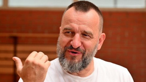 LEPOTICA NESVAKIDAŠNJEG IMENA: Ovo je ćerka Nenada Jezdića, krenula očevim stopama (FOTO) LEPOTICA NESVAKIDAŠNJEG IMENA: Ovo je ćerka Nenada Jezdića, krenula očevim stopama (FOTO)