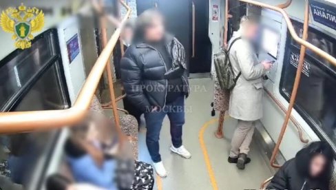 DRAMA U METROU: Pijani muškarac udario tinejdžera u lice (UZNEMIRUJUĆI VIDEO)