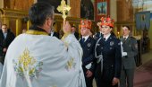 CRKVENO VENČANJE U - UNIFORMAMA: Darko i Aleksandra Mikalački izgovorili sudbonosno da u kikindskom Hramu Svetog Nikole (FOTO)