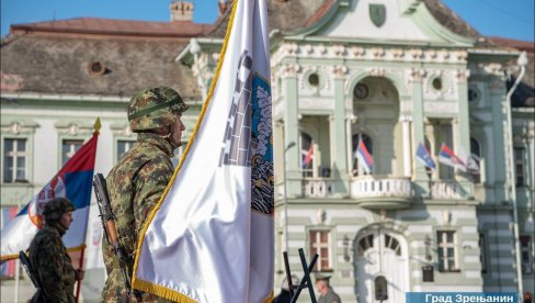 ПРАЗНИК ГРАДА ЗРЕЊАНИНА: Венци и цвеће за ослободиоце, централна прослава на Тргу слободе    