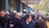 OPOZICIJA PONAVLJA SCENARIO GORANA JEŠIĆA: Jurišnik Srđan Đurić udario policajca, kamere sve zabeležile (VIDEO)