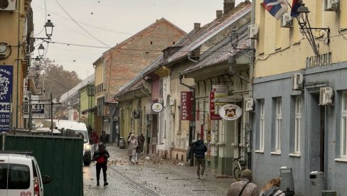 IZ KOŠAVE U JAK OLUJNI VETAR: Pogoršanje vremena oterao sa ulica građane Zrenjanina