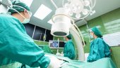 KOST SA POTKOLENICE I REBRO ZA NOVO LICE: U Urgentnom centru UKCS prvi put urađena složena rekonstruktivna operacija