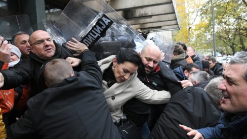 UDARAJU NA VRH DRŽAVE, A TRAŽE PUŠTANJE VANDALA: Propzapadna opozicija ne odustaje od protesta i blokada pravosudnih institucija