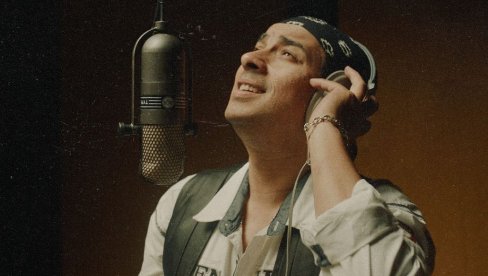 PONOVO RADI BIOSKOP: Husa Alijević posvetio pesmu DŽeju Ramadanovskom PONOVO RADI BIOSKOP: Husa Alijević posvetio pesmu DŽeju Ramadanovskom