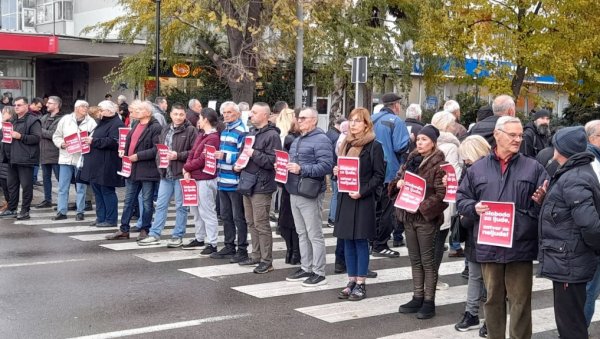 ТЕРОРИЗАМ СЕ НЕ ТОЛЕРИШЕ: Погледајте како полиција на западу третира оне који блокирају путеве (ВИДЕО)