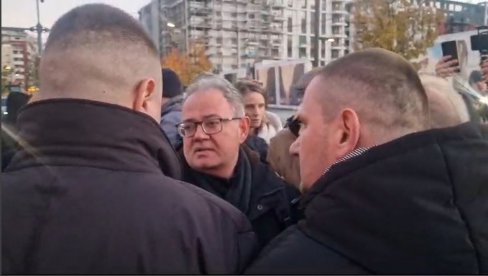 GRAĐANI BESNI: Lutovac i deset ludaka maltretiraju narod u Beogradu na vodi (VIDEO)