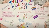 NA ŠKOLSKOM PANOU PROMOCIJA LGBT? Bura zbog crteža osnovaca u Inđiji uznemirila roditelje i SPC