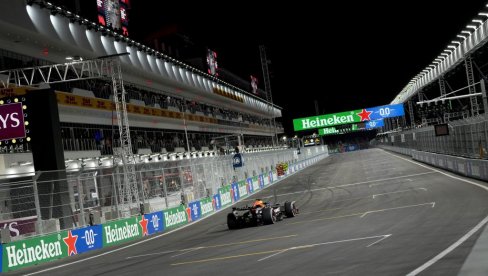 OVO MORA DA JE NEKI NAŠ SMISLIO! Formula 1 u neverici, ogroman broj navijača za džabe gledao trku u Las Vegasu, a recept je urnebesan (VIDEO