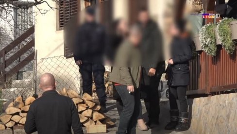 SNIMAK HAPŠENJA IVANJIČANKE KOJA JE UBILA BEBU: Šokirala policajce, besno i ljutito se ponašala (VIDEO)