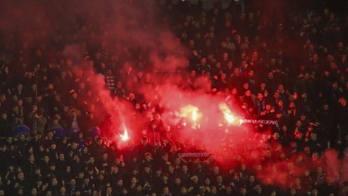 CEO SVET SE SMEJE HRVATSKIM NAVIJAČIMA: O ovoj sceni sa Hajduk Split - Dinamo Zagreb priča planeta! (FOTO)