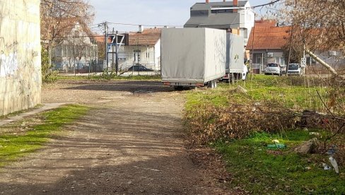 ANDRIJA (17) UBIJEN NA PUTU OD ŠKOLE DO KUĆE: Ovde je juče popodne izgubljen jedan mladi život, dečak pretučen na smrt (FOTO)