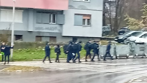 MITROVICA POD OPSADOM KURTIJEVIH SNAGA: Uhapsili više osoba - Naoružani dugim cevima patroliraju ulicama i hapse Srbe (VIDEO)