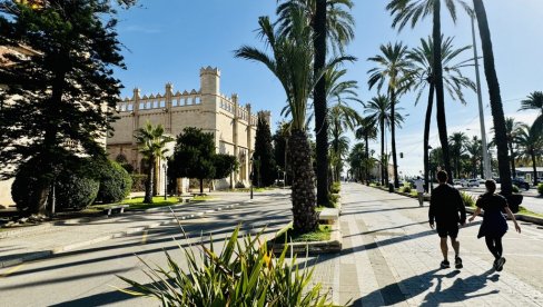NOVO PRAVILO NA POPULARNOJ DESTINACIJI ZA LETOVANJE: Ko popije piće na ulici - platiće kaznu od 1.500 €! NOVO PRAVILO NA POPULARNOJ DESTINACIJI ZA LETOVANJE: Ko popije piće na ulici - platiće kaznu od 1.500 €!