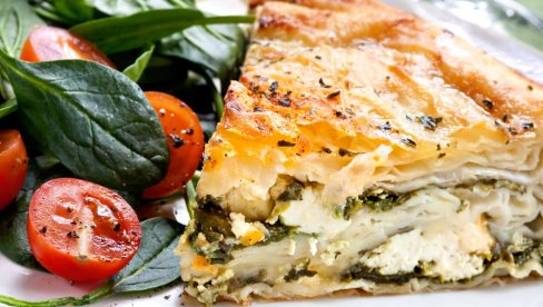UZ JOGURT - IDEALAN DORUČAK: Jednostavan burek sa spanaćem i sirom